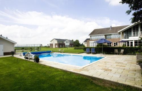Landhotel De Ijsvogel Sint Nicolaasga Exteriér fotografie